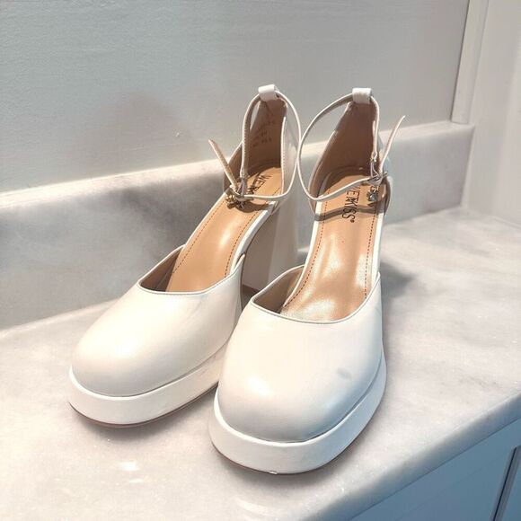 Wetkiss Ankle Buckle Strap Round Toe Platform Chunky Pump Heels White Size 9.5 - Picture 2 of 16